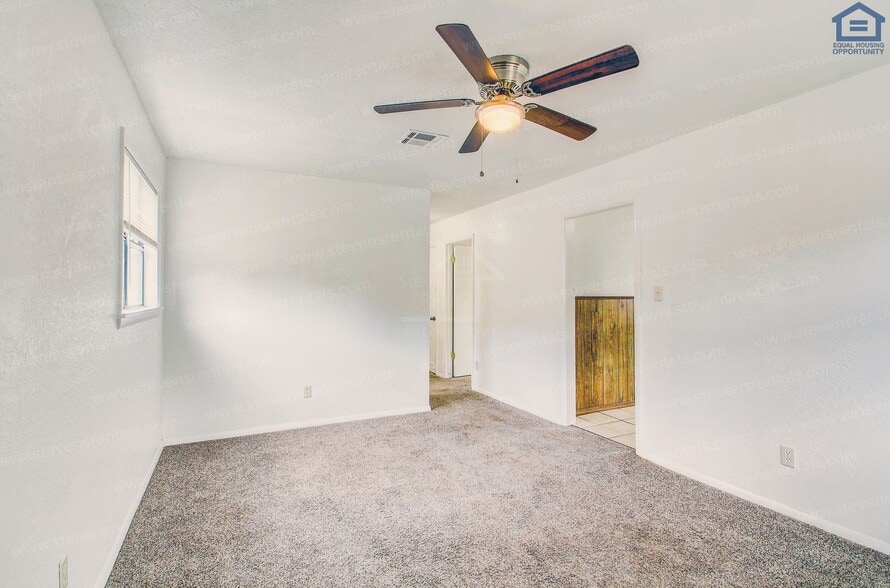 Building Photo - 1757 SW 13th St