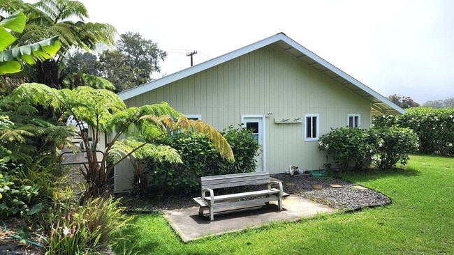 Building Photo - Rental Available in Beautiful Waimea