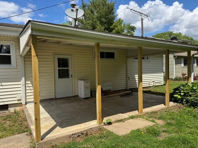 Building Photo - 225 Panama Ave
