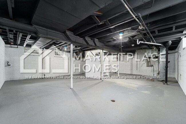 Building Photo - 19394 Barlow St