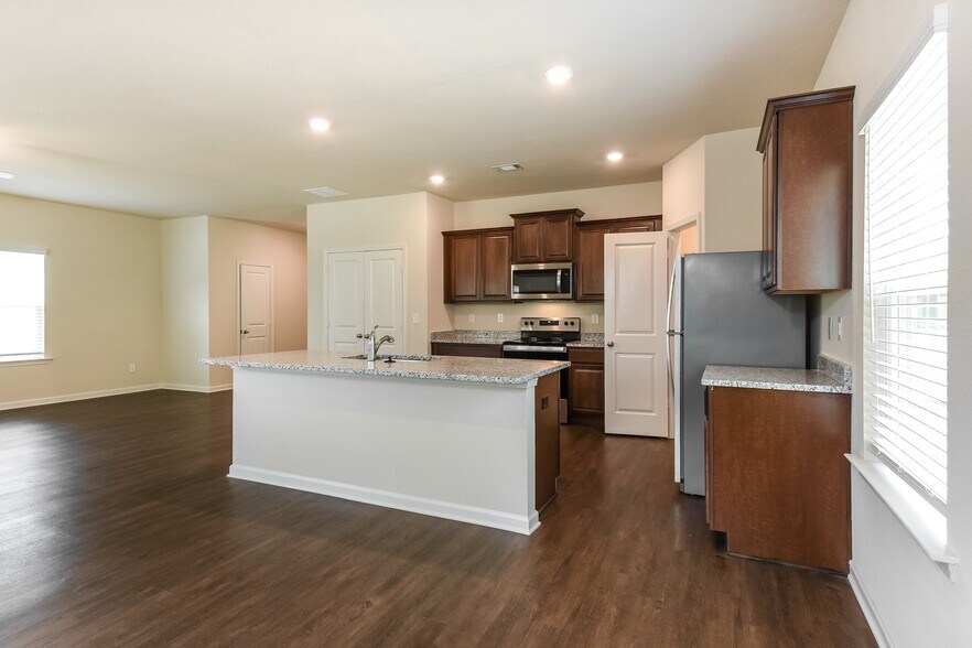 Building Photo - 132 Innis Brk Cir