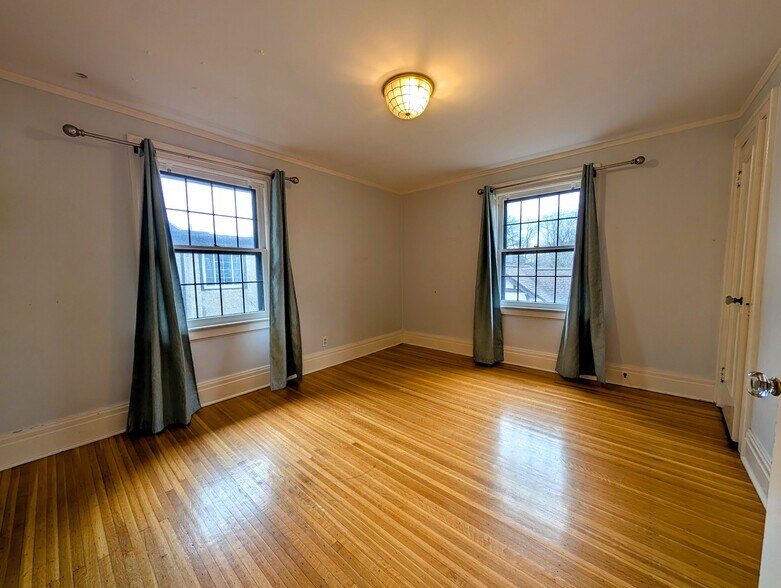 Building Photo - 416 Yarmouth Rd