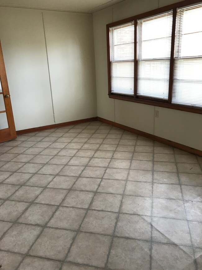 Building Photo - 3 bed 1.5 bath home in Coloma!