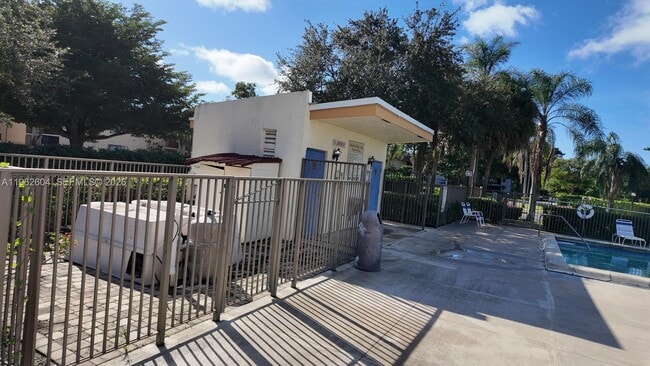 Building Photo - 177 Lakeview Dr