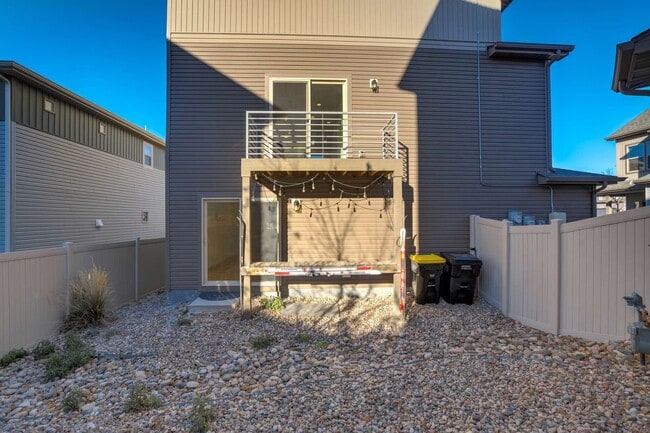 Building Photo - New Interior Paint! Shorter Lease Terms Av...