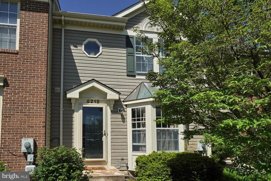 Building Photo - 6212 Adelay Ct W