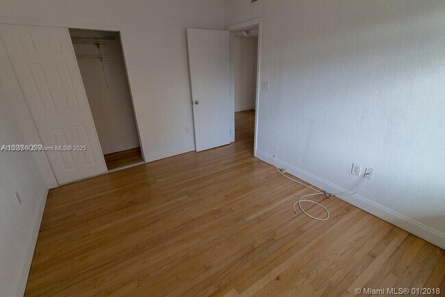 Building Photo - 7207 Bay Dr