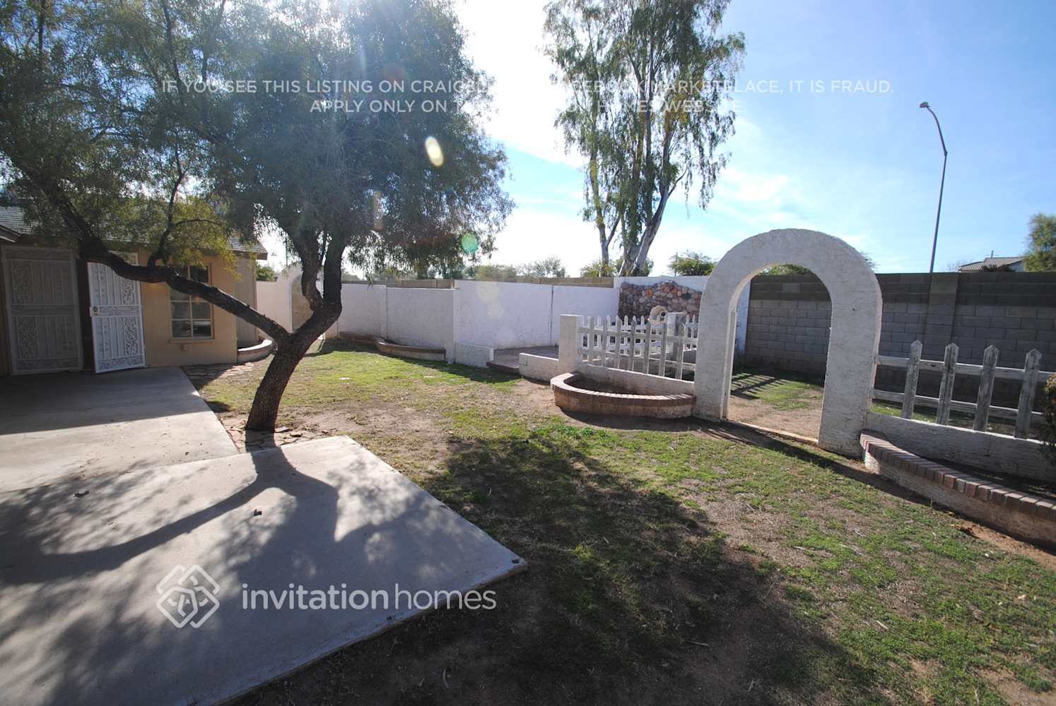 Building Photo - 656 S Robin Ln