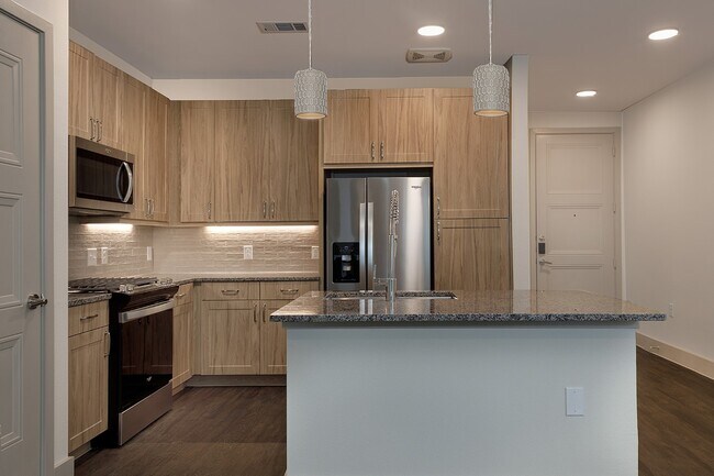 Building Photo - 8900 Six Pines Dr