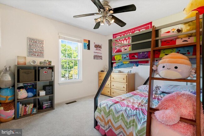 Building Photo - 1615 Spottsworth Way