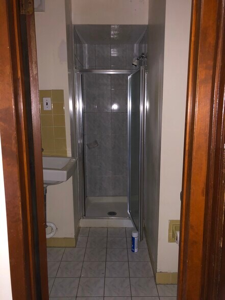 Building Photo - 127 Silver Lake Rd