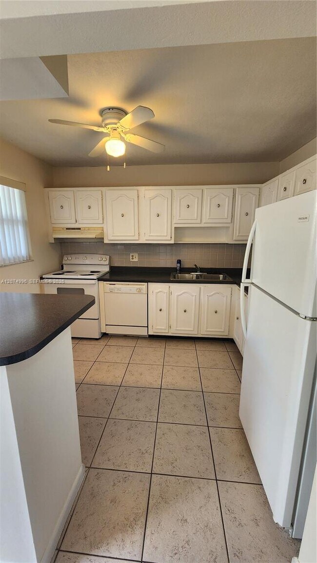 Building Photo - 6550 Royal Palm Blvd