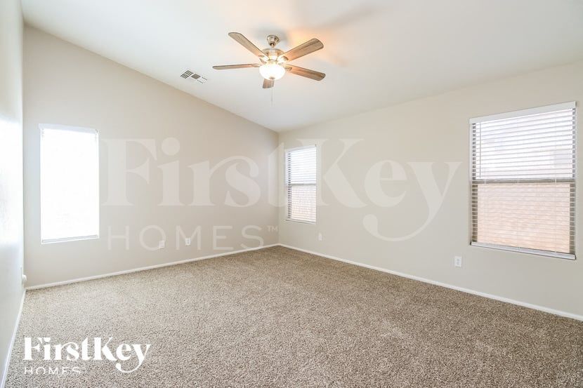 Building Photo - 1417 E Jeanne Ln