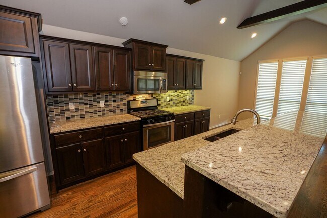 Building Photo - 3 Bed | 2 Bath in New Tulsa!