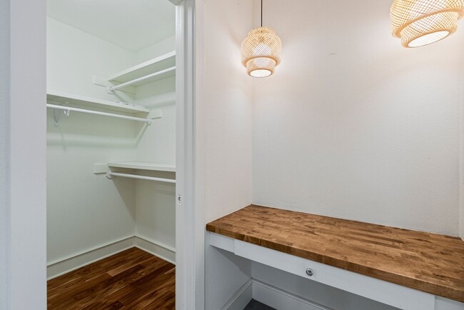 Building Photo - Beautiful 4 bedroom, 2.5 bathroom home in North Austin!!!