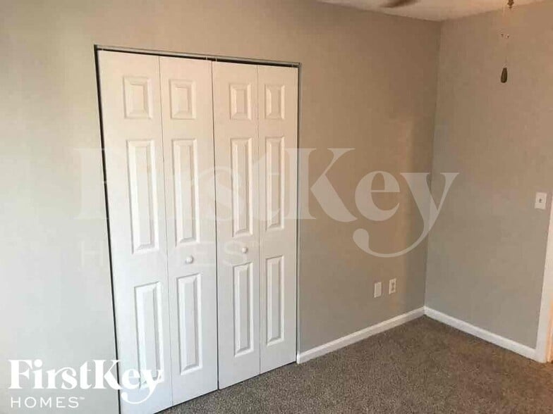 Building Photo - 338 Breeze Mdw