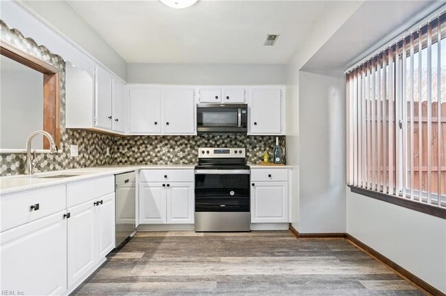 Building Photo - 5496 Lynbrook Landing