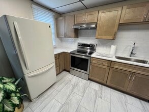 Building Photo - 7902 Richfield Rd