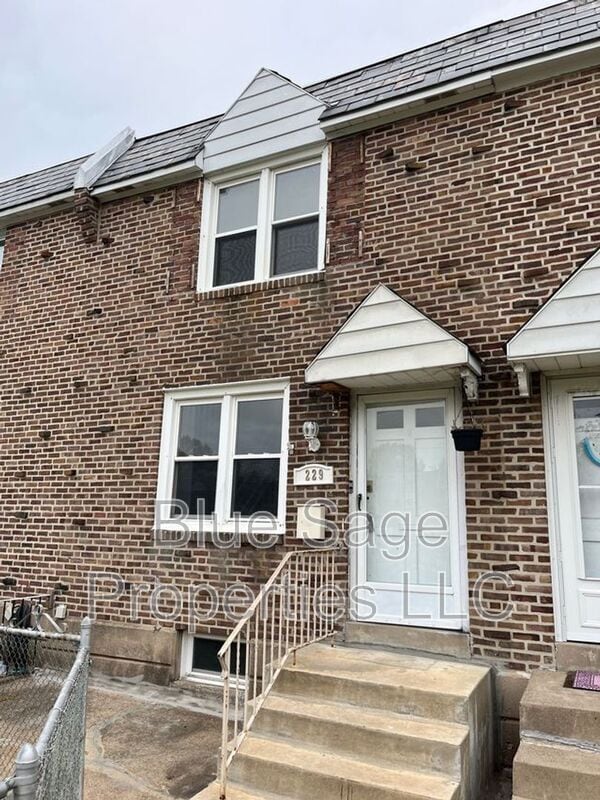 Primary Photo - 229 Spruce St