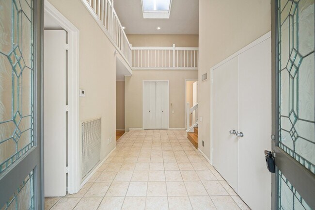 Building Photo - 130 Sugar Berry Cir