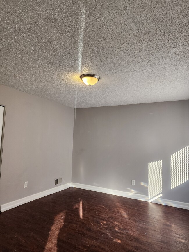 Building Photo - 8619 Republic Ave