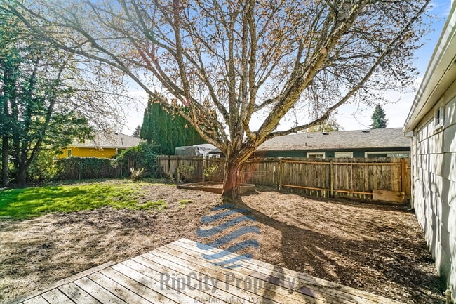 Building Photo - 1307 Elm St