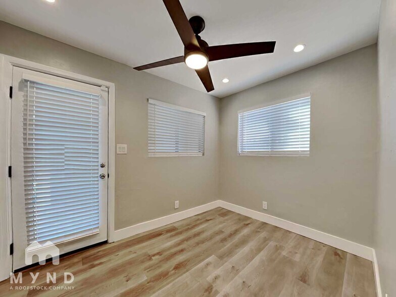 Building Photo - 7043 E Hearn Rd