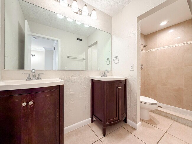 Building Photo - 1827 N Congress Ave