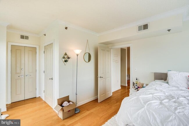 Building Photo - 777 7th St NW