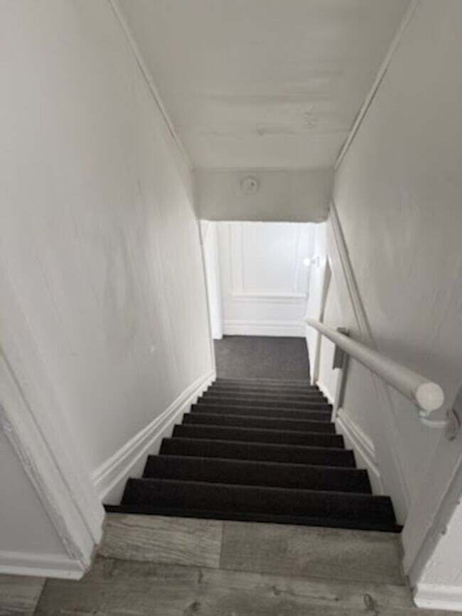 Building Photo - 401 N 5th St