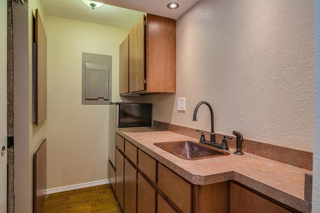 Building Photo - 7140 Buckhorn Ln