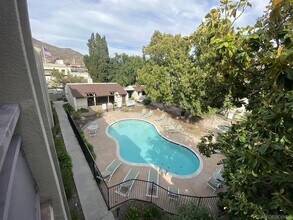 Building Photo - 6930 Hyde Park Dr