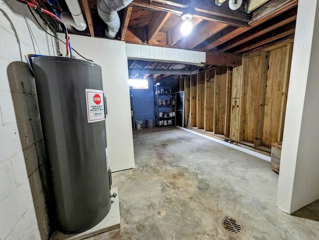 Building Photo - 604 8th Ave