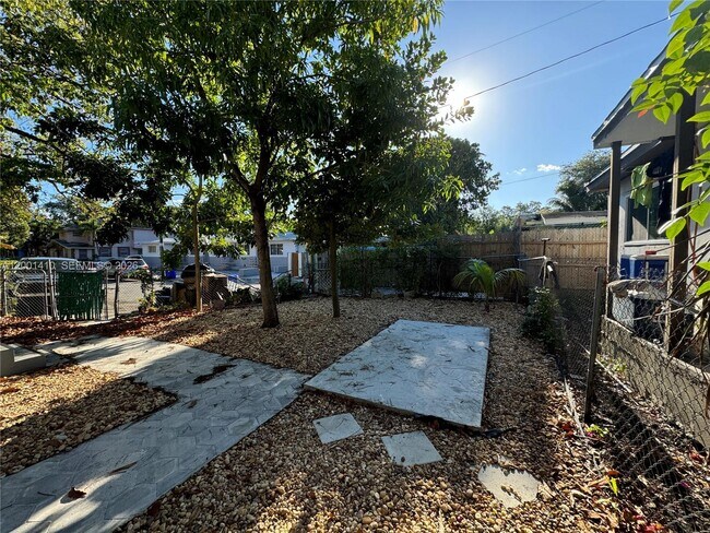 Building Photo - 5530 NW Miami Ct