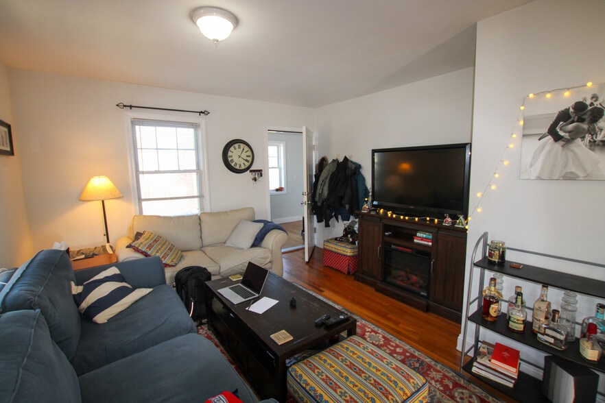 Building Photo - 58 Turner St