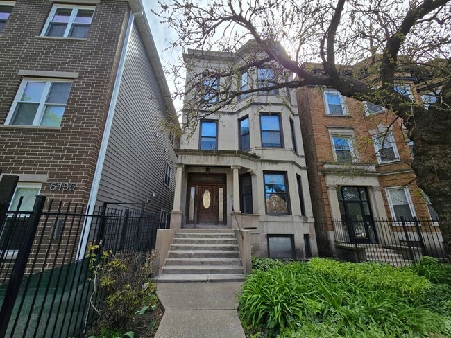 Building Photo - 6137 S Kimbark Ave