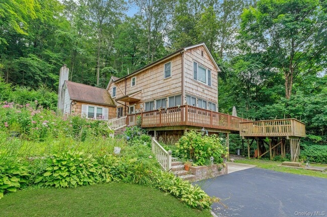 Building Photo - 934 Peekskill Hollow Rd