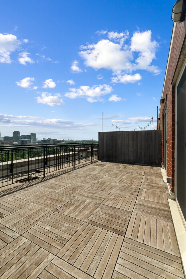Building Photo - 6 S Laflin St