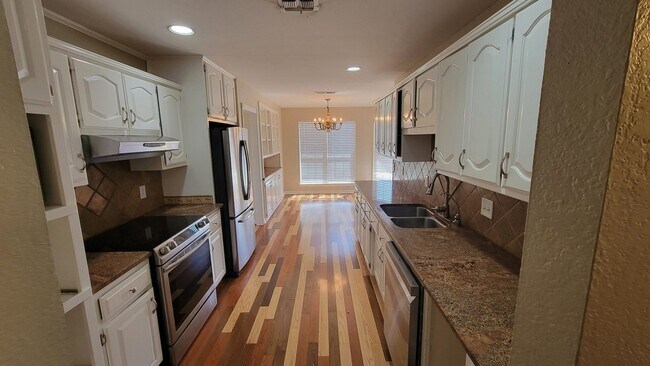Building Photo - Coming Soon!!  3/2/2 - Fireplace - Private Yard with great back views