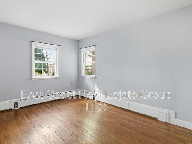Building Photo - 323 N Potomac St