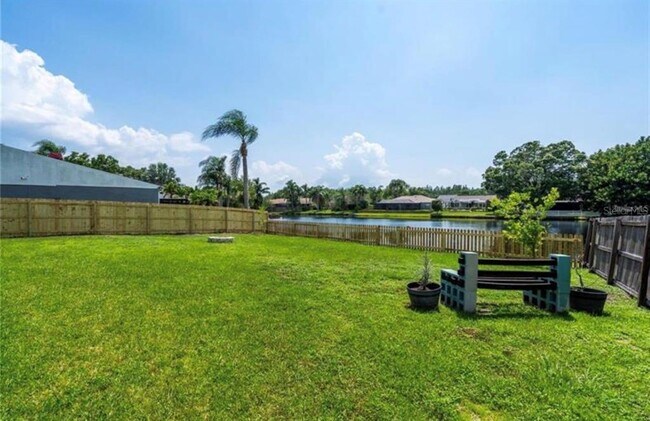 Building Photo - 16208 Pebblebrook Dr