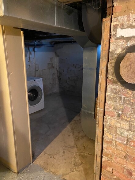 Washer/Dryer Hook-Ups - 237 Lake St