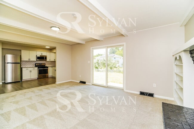 Building Photo - Prepare to fall in love with this 3 bedroo...