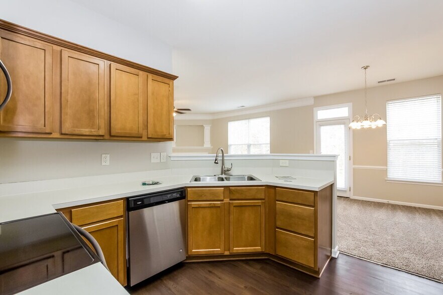 Building Photo - 2713 Forest Grove Ct