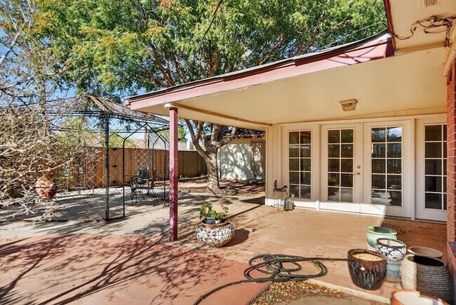 Building Photo - 3210 Cimmaron Ave