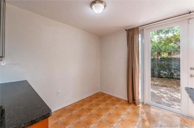Building Photo - 632 SW 107th Ave