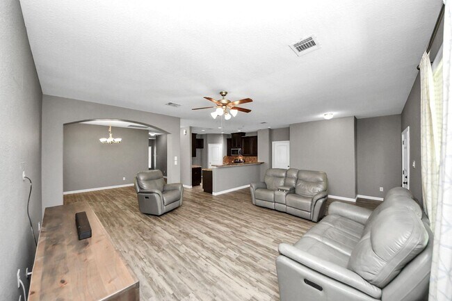 Building Photo - 2011 Halyard Dr