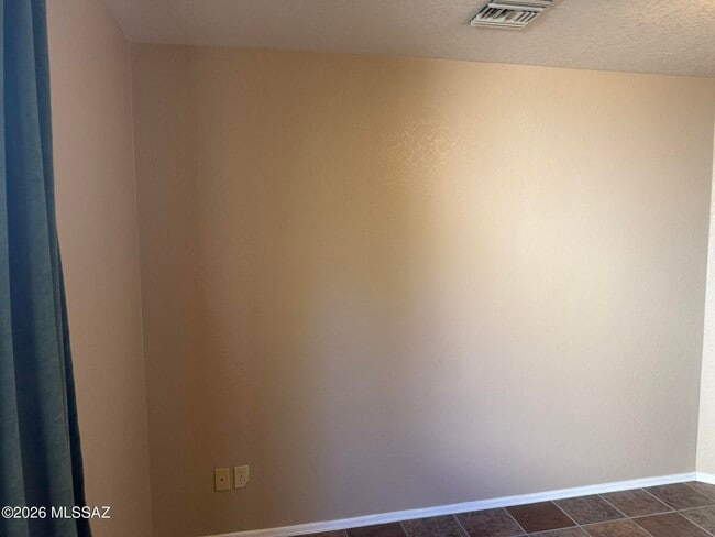 Building Photo - 3002 W Country Ranch Dr