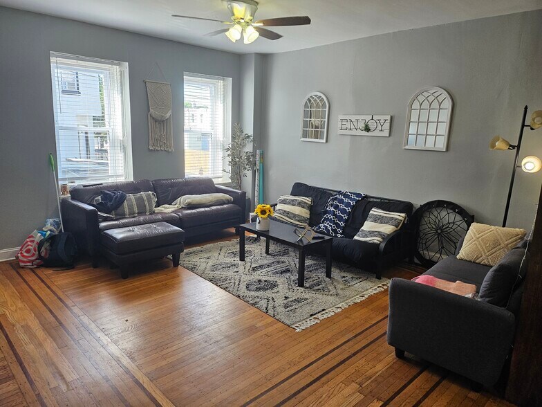 Building Photo - 214 Hermitage St