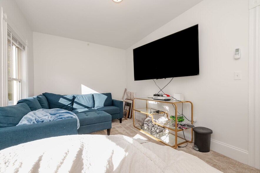 Building Photo - 363 Miller Ave